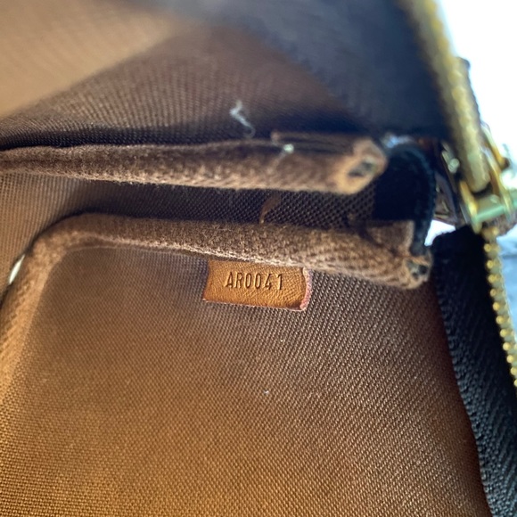 Louis Vuitton Limited Edition Graffiti Pochette - Picture 7 of 10